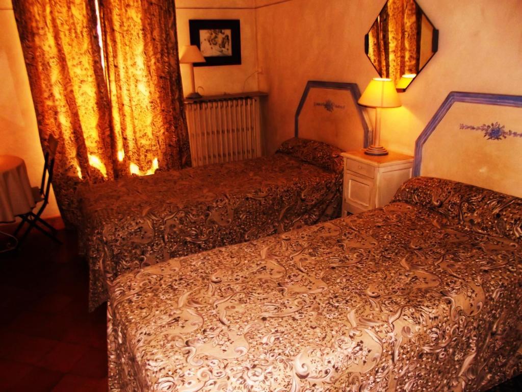 Bed and Breakfast La Maison Aux Volets Bleus Венаск Экстерьер фото