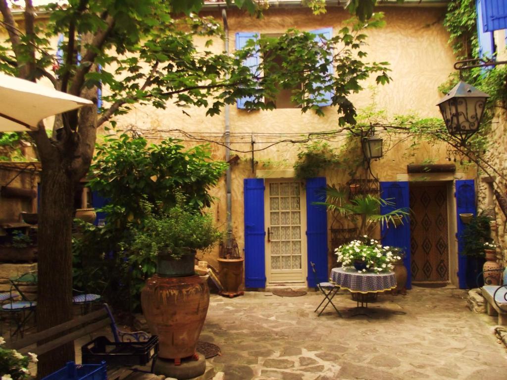 Bed and Breakfast La Maison Aux Volets Bleus Венаск Экстерьер фото